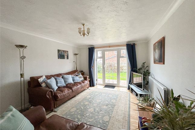 37, Shepherds Mead, Westbury photo 2