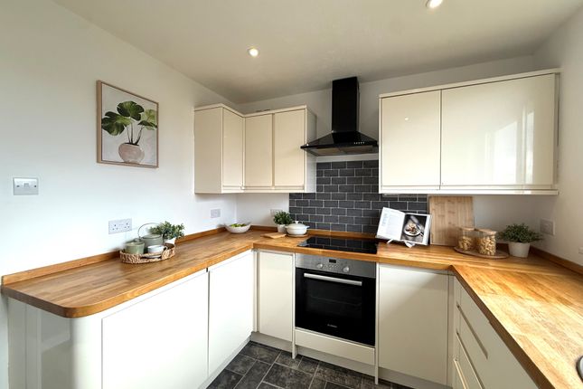 4, Woodleigh Close, Exeter photo 3