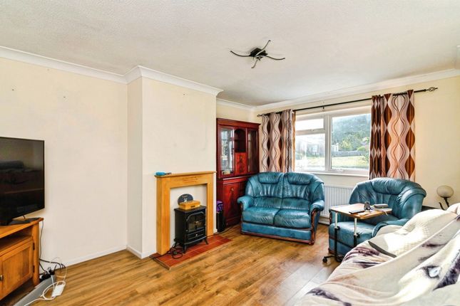 34, Lloyds Avenue, Lowestoft photo 2