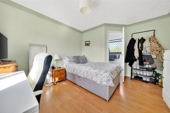 95, Dairymans Walk, Guildford photo 4