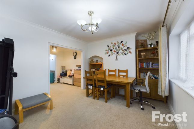 5, Hazel Grove, Surrey photo 3