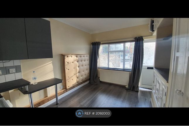 Thumbnail Studio to rent in Wharncliffe Drive, Middlesex