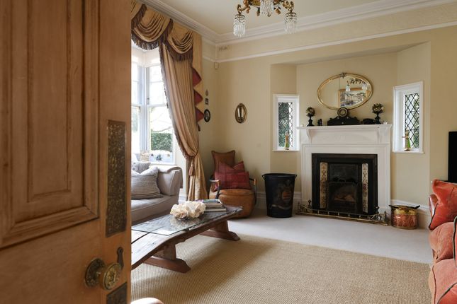 End House,, Chapel Road, Horley photo 4