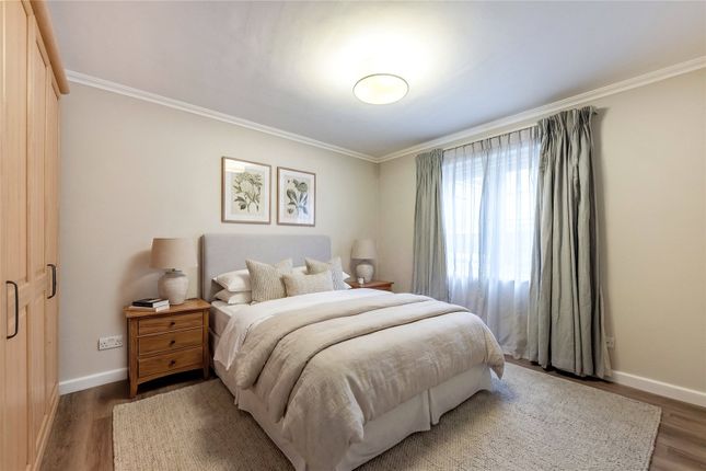 9 Glendore House, 30, Clarges Street, London photo 4