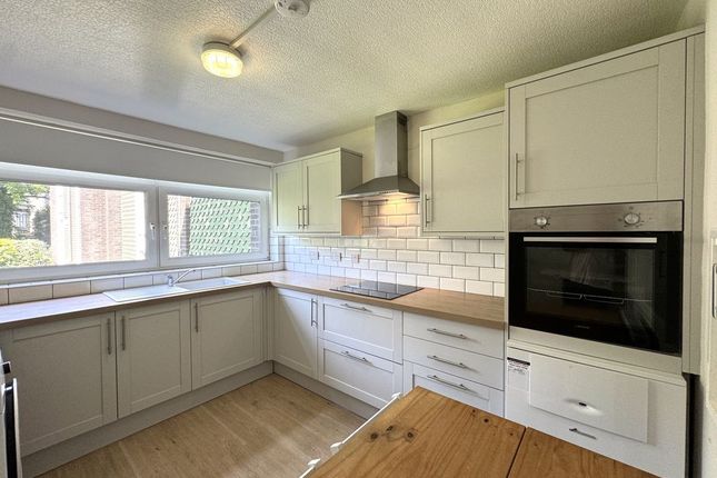 4, Cathedral Court, Newport photo 2