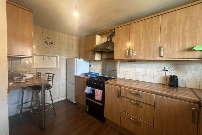 90 Convent Way, SOUTHALL photo 2