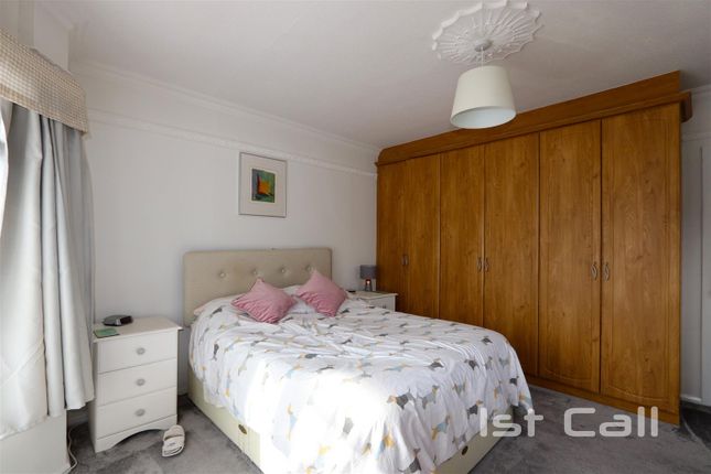 Property for sale in Wyatts Drive, Southend-On-Sea