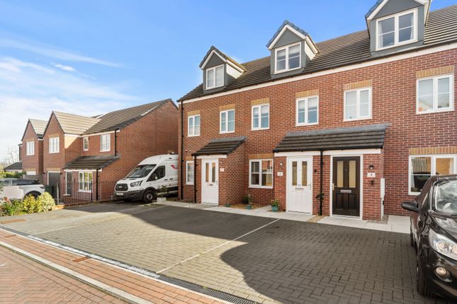 Town house for sale in Mulberry Close, Castleford