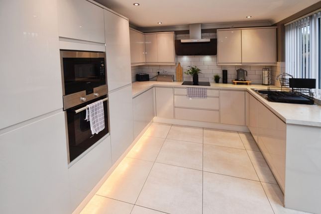 28, Oakdale Grove, Shipley, Bradford photo 3