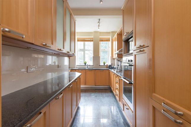107, Clive Court, London photo 3