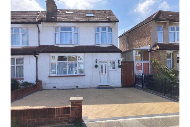 End terrace house for sale in Faversham Avenue, Enfield