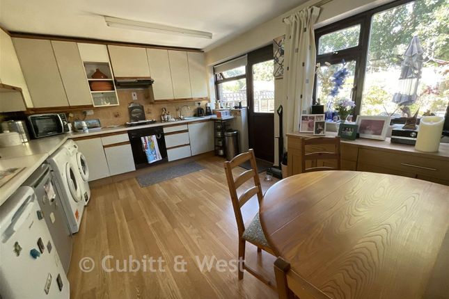 29, Cherrywood Gardens, Hayling Island photo 3