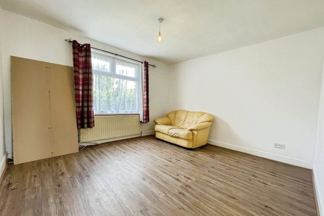 242, Gain Lane, Bradford photo 3