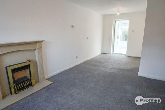 2, Woodbank, Burbage photo 2