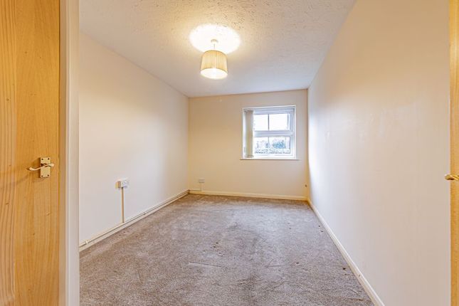 Flat for sale in Farriers Mews, Abingdon