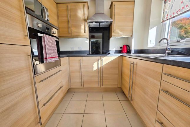 21 Stroudwater Court, Cainscross Road, Stroud photo 4