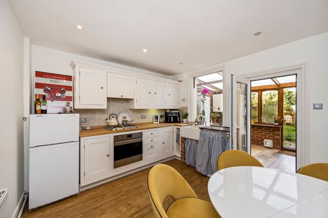 18 Swindon Road, Horsham photo 3