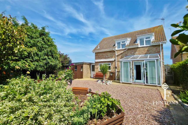 66, Rochford Way, Walton-on-the-Naze photo 2
