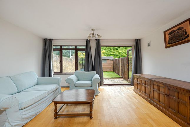 Thumbnail Terraced house for sale in Beverley Close, London