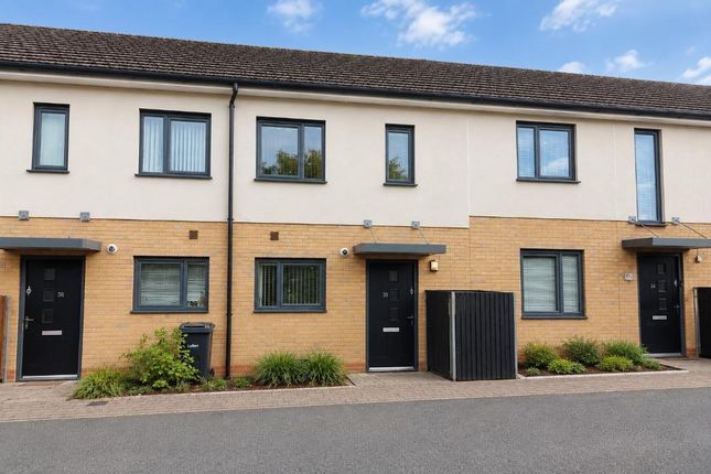 2-bed terraced on 35, Someries Hill, Luton, £1,300/mo