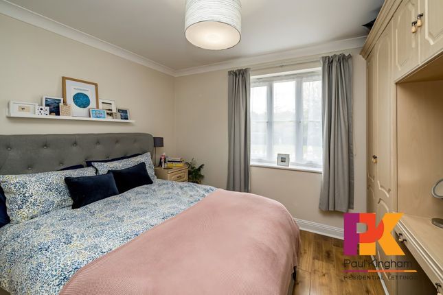 Flat to rent in Blackbird Mews, High Wycombe