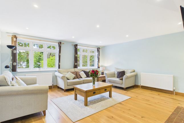 Elim,, Bassetsbury Lane, Buckinghamshire photo 3