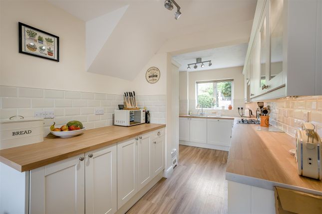 1, Blenheim Drive, Newent photo 4