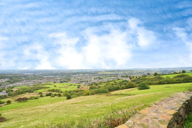 6, Green Edge, Huddersfield photo 2