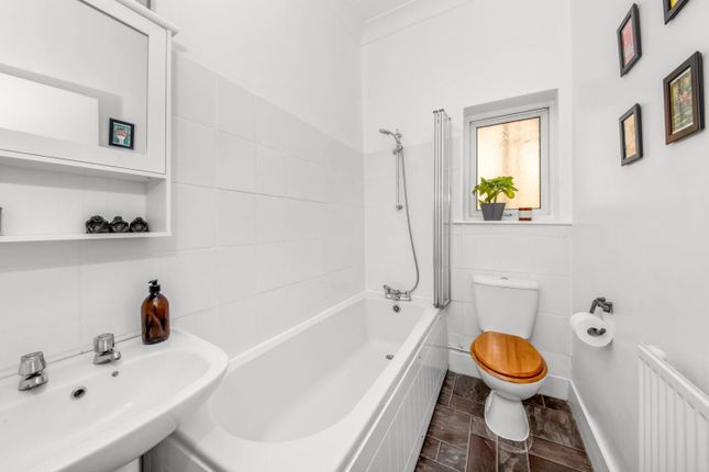 Flat for sale in Gipsy Road, West Norwood, London