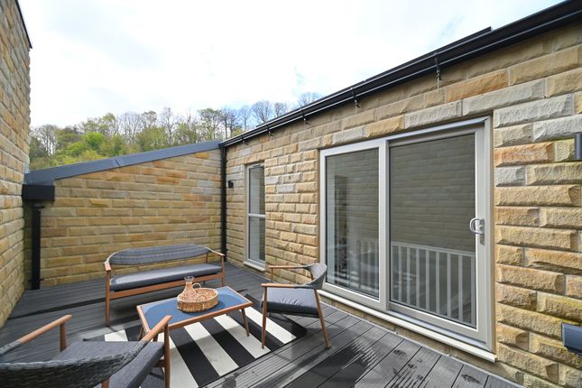 Town house for sale in Main Road, Wharncliffe Side, Sheffield