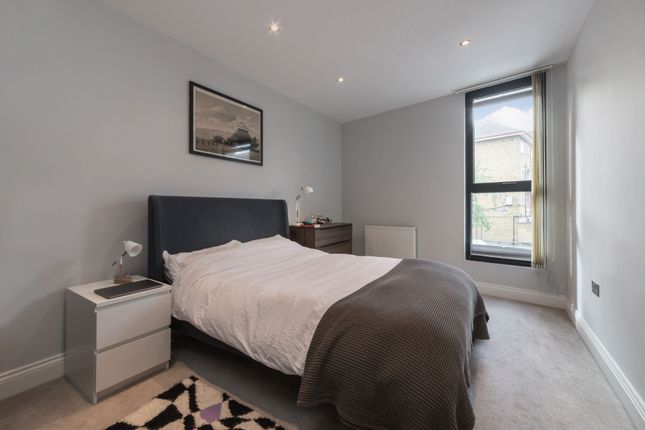 Flat to rent in Comerford Road, London
