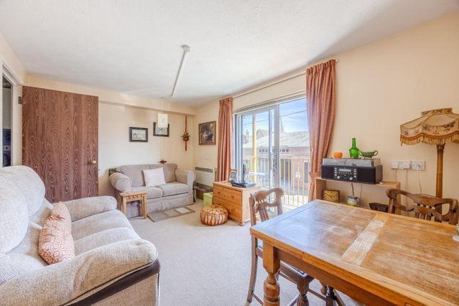 19 Porchester Court, Chalkwell Park Drive, Leigh-On-Sea photo 3