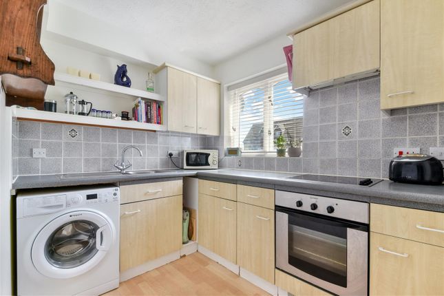 Flat 7 Regis Court, 11, Longfield Drive, Mitcham photo 2