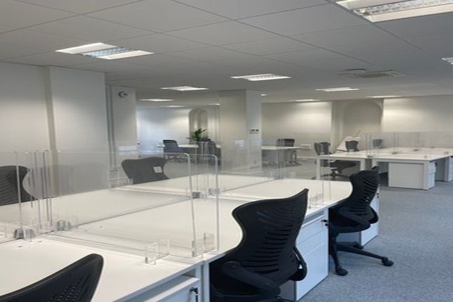 Office to let in Queen Street, London