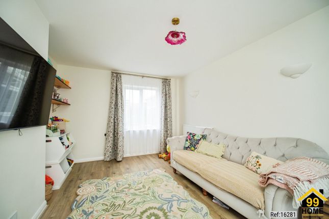 36, Sandy Lane, Hook photo 3