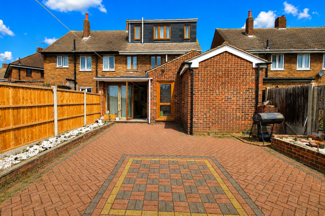 13, Central Avenue, South Ockendon photo 4