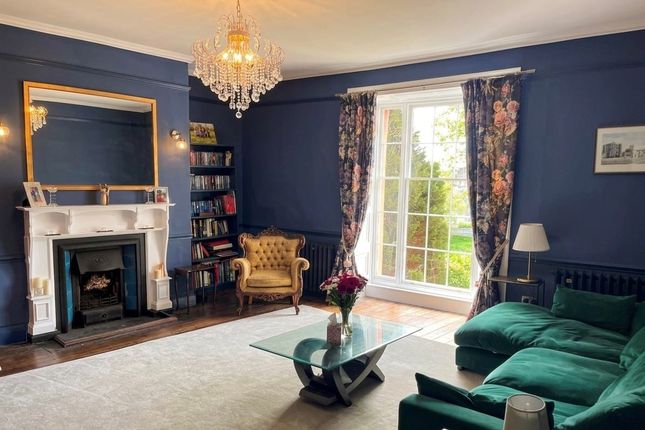 1 Buckingham Place, Glamorgan Street, Brecon photo 2