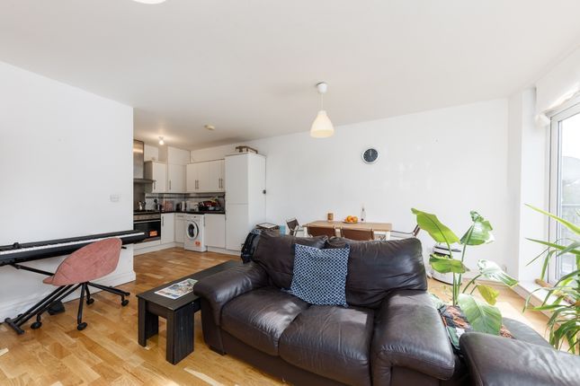 Flat 8, Cornerstone Court, 2 Hemming Street, London photo 4