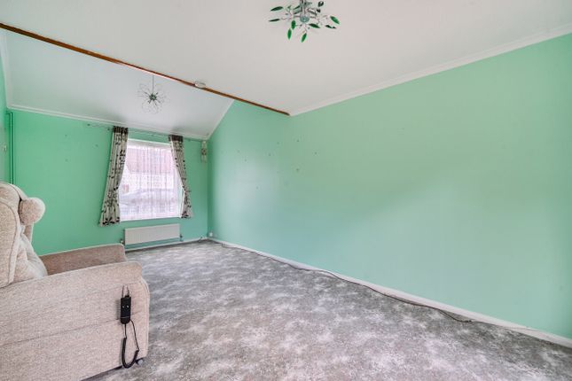 6, Hookley Close, Godalming photo 2