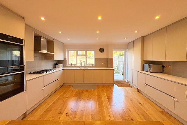 12, Woodfield Drive, Hemel Hempstead photo 2