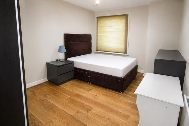13, Red Lion Court, Greenford photo 4