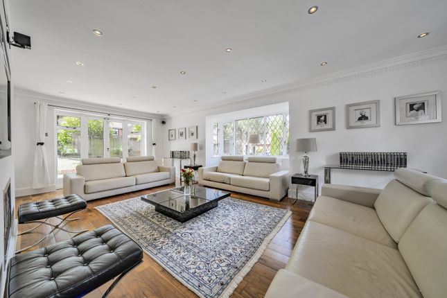 6, The Denningtons, Surrey photo 2