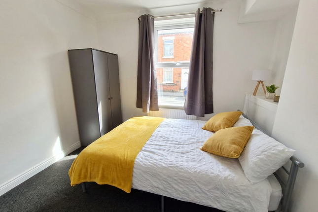 1-bed flat on Room 1, 50 College Street, Grantham, £510/mo