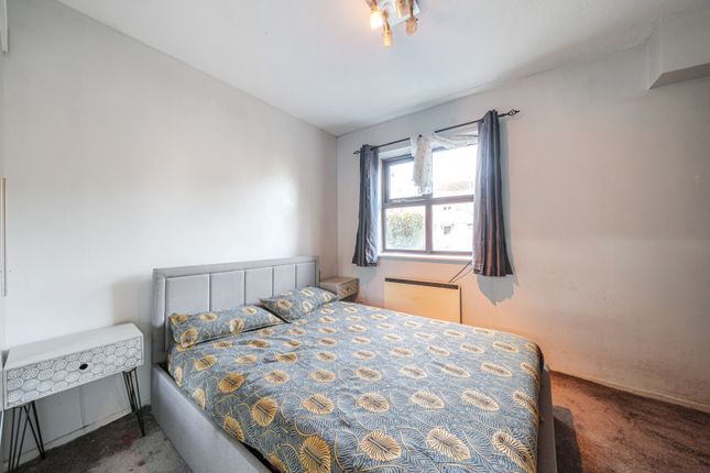 Flat for sale in Middlesex Road, Mitcham