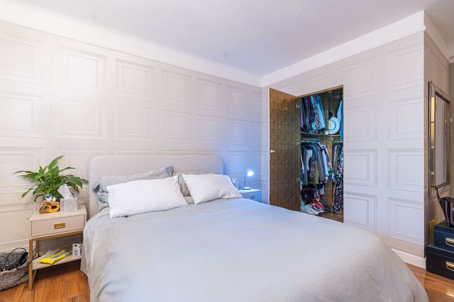 Flat 10, Exeter House Putney Heath, London photo 4