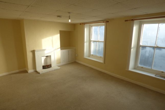 Flat 1 10a, Market Place, Bungay photo 4