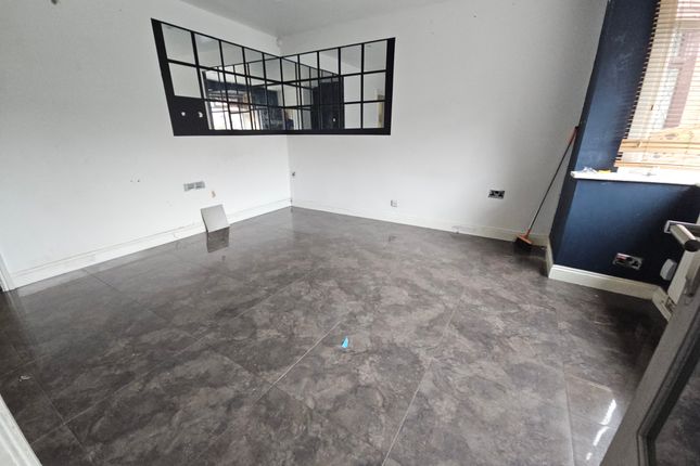 12, Audrey Avenue, Manchester photo 2