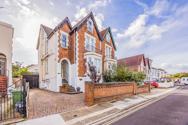 10 Kenilworth Road, Southsea-Smalll-Porticomarketi