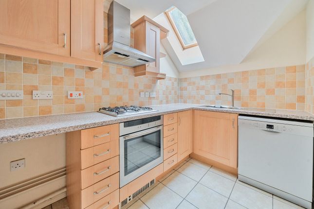 Flat 10, Yew Trees,, Lower Lane, Southampton photo 4
