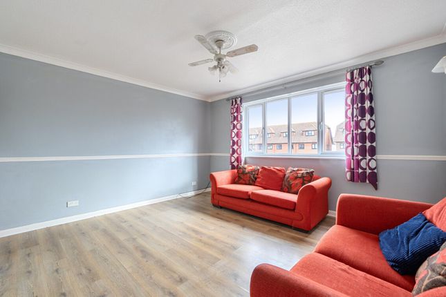 Windermere Close, Staines photo 3